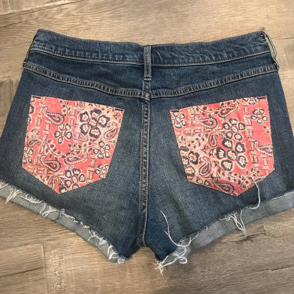 Hollister short-shorts distressed bandana cut out